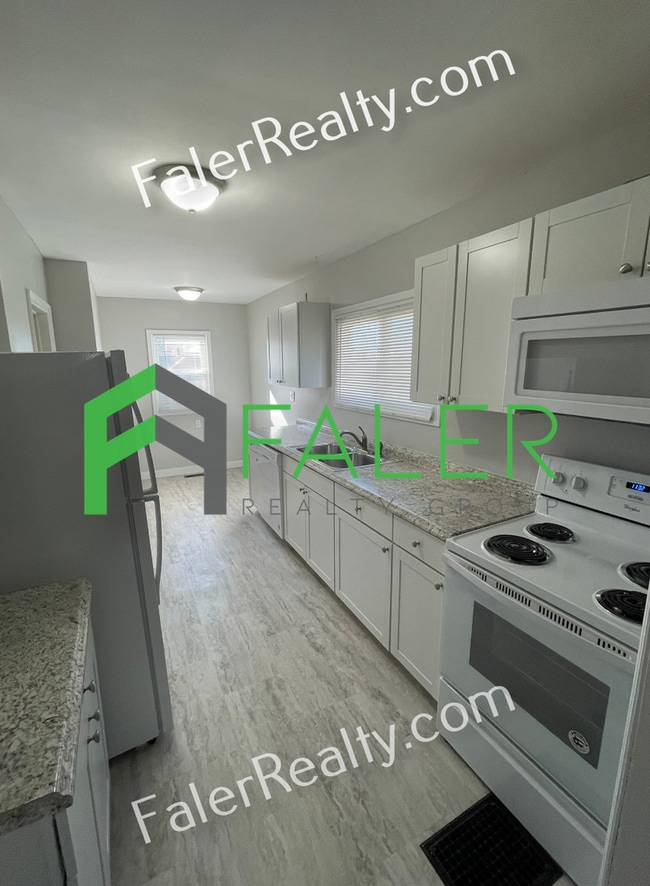 Building Photo - Spacious 2-bedroom Home w/ Detached Garage