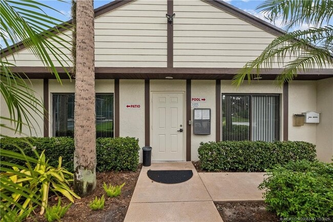 Building Photo - 1544 SW Silver Pine Way