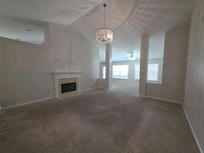 Building Photo - 1005 Southwood Dr