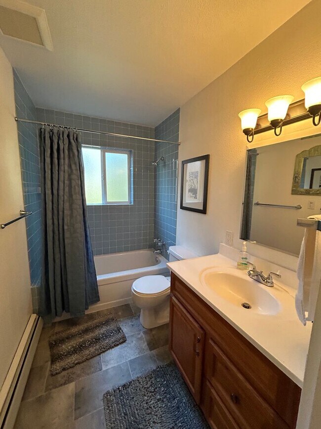 Building Photo - Great Location!  Furnished Condo off Ski Run Blvd - 9 month lease