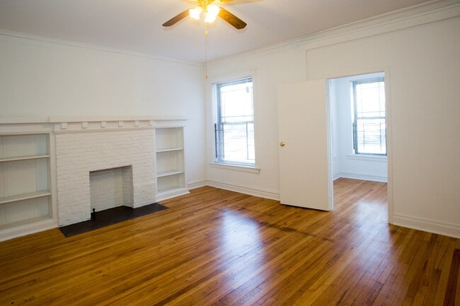 Interior Photo - 5452 S. Ellis Avenue