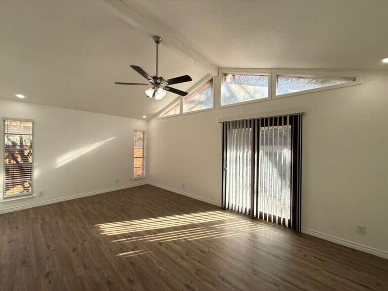 Building Photo - 4510 Briargrove St