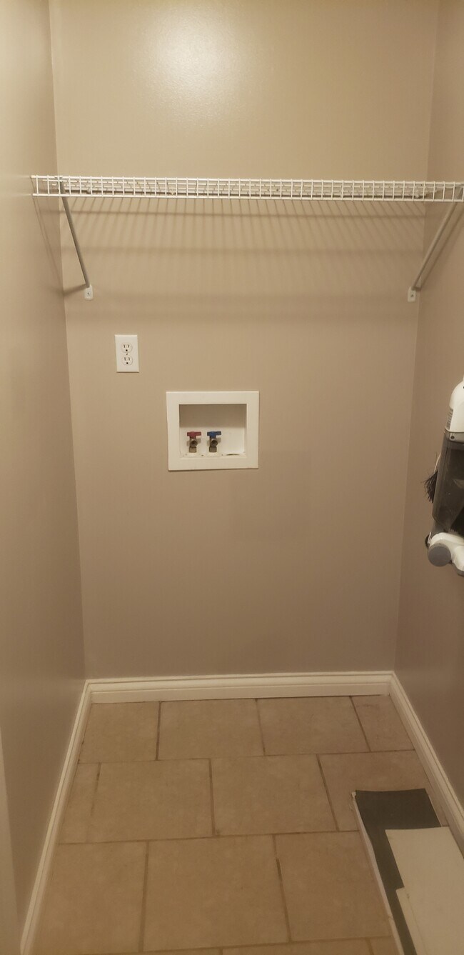 Building Photo - 4608 Aral Dr