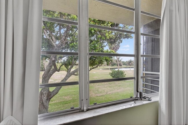 Building Photo - 800 Cypress Blvd