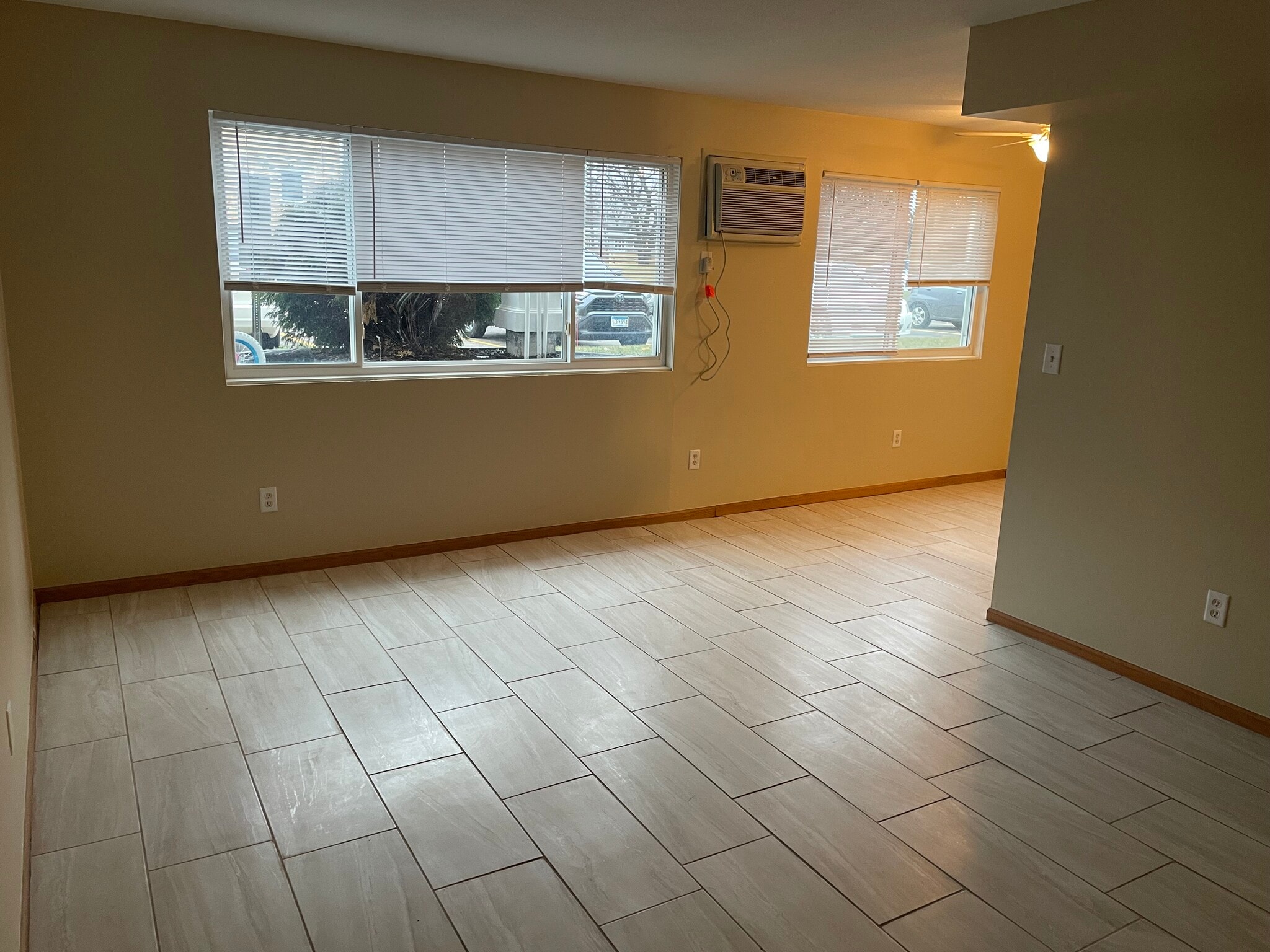 Living Room - 5747 Glenwood Ave