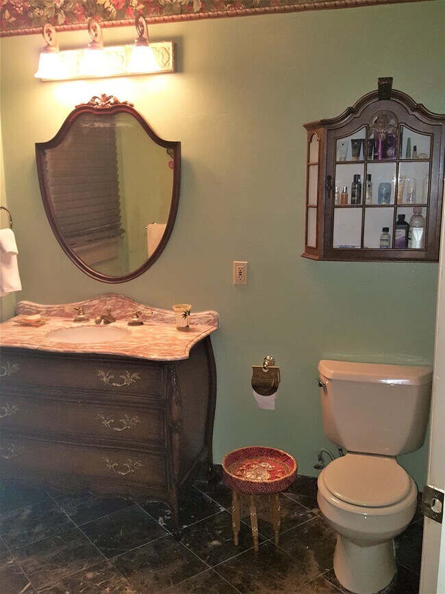 Building Photo - 2817 E Broadway