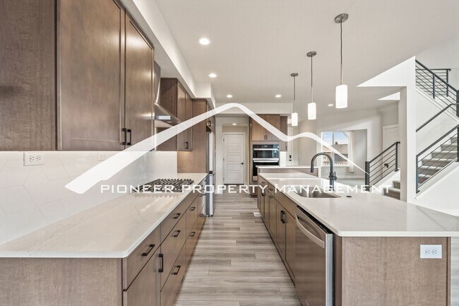 Building Photo - Breathtaking Pikes Peak Views in Desirable Wolf Ranch - 4 bedroom, 3 Full Bath, Office and Loft, ...