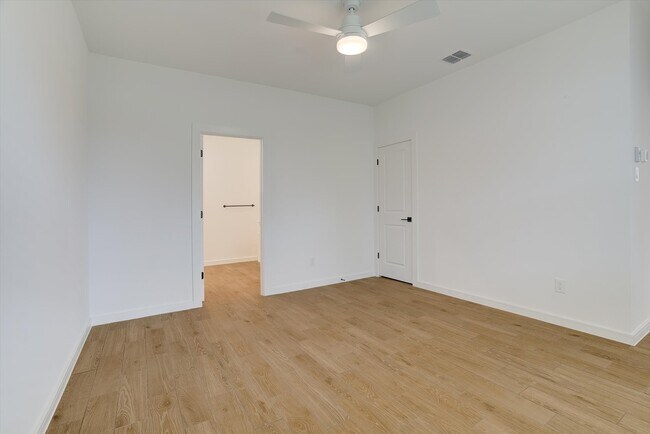 Building Photo - 8438 Bay Rdg Cir