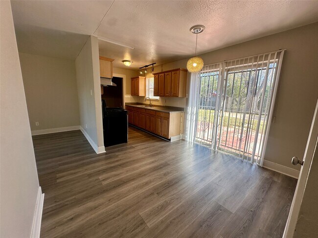 Building Photo - 9834 Denning Dr