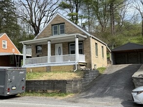 Building Photo - 926 W Water St