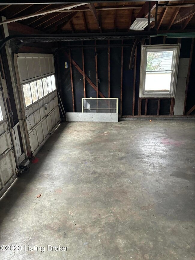 Building Photo - 215 Heady Ave