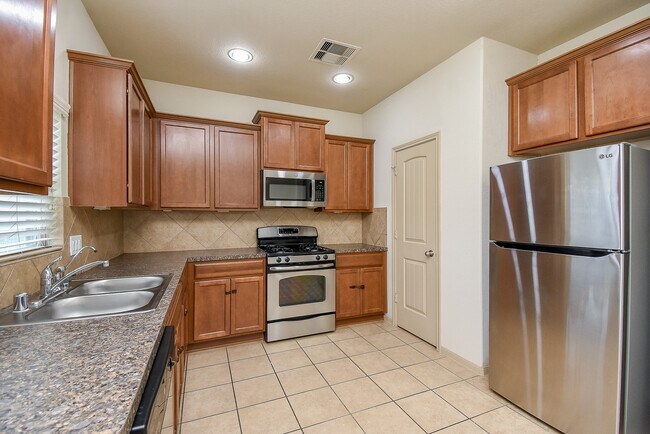 Building Photo - 2106 Harmon Crest Ct