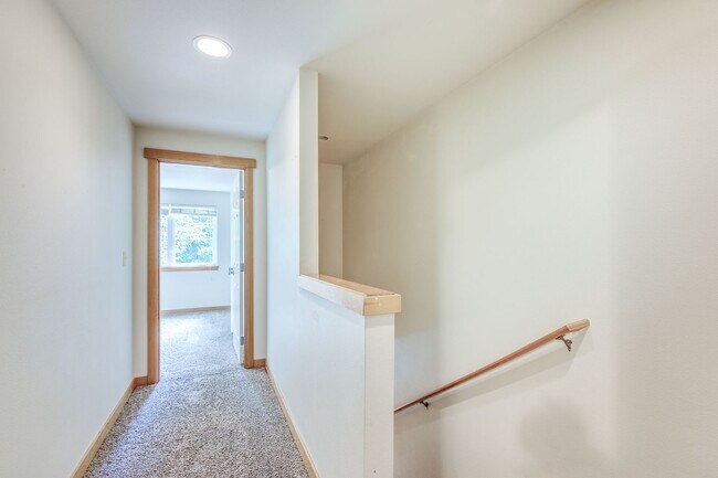 Building Photo - Stonecress Townhouse on Bainbridge Island