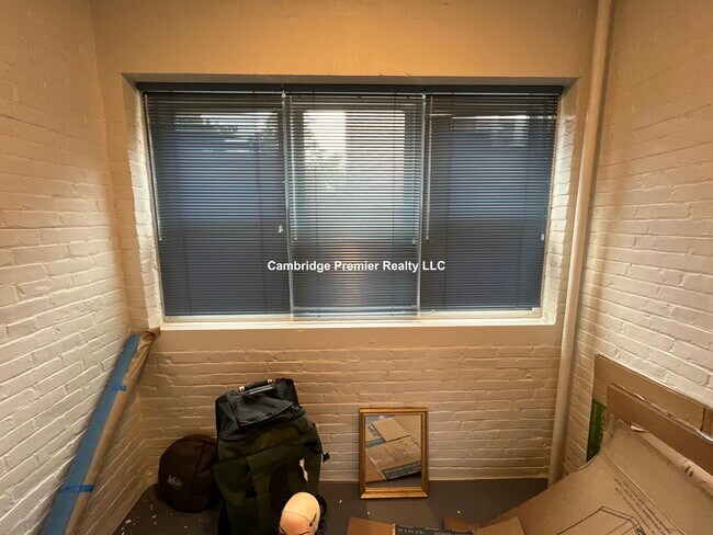 Building Photo - 6 Linnaean St