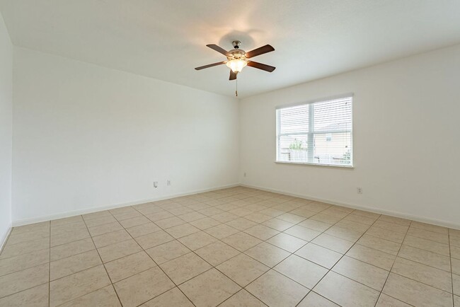 Building Photo - Beautiful 3 bedroom, 2 bathroom home in Manor!!!