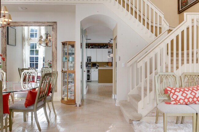 Building Photo - 2070 Chagall Cir