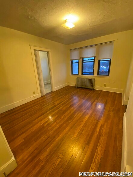 Building Photo - 63 Fellsway W