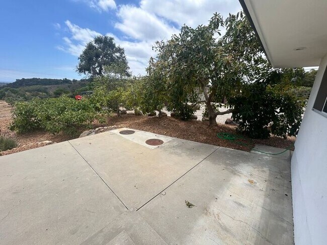 Building Photo - 3 Bedroom Home Country Living in Santa Barbara - Pets Considered - Available Now