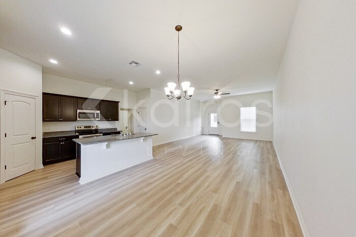 Building Photo - 101 Salvat Dr