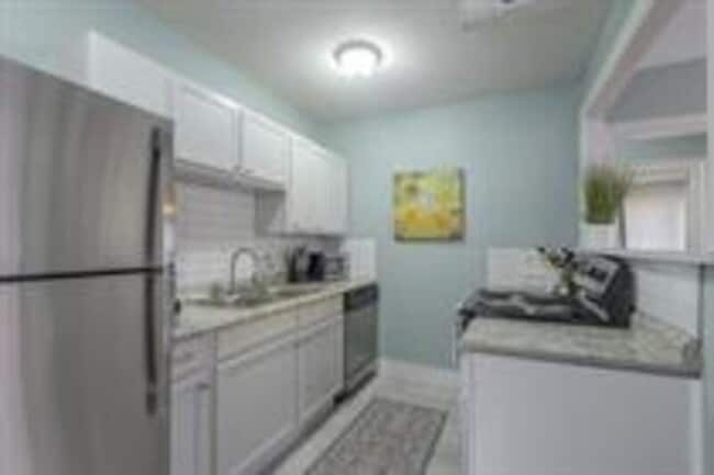 Building Photo - 722 W 37th St