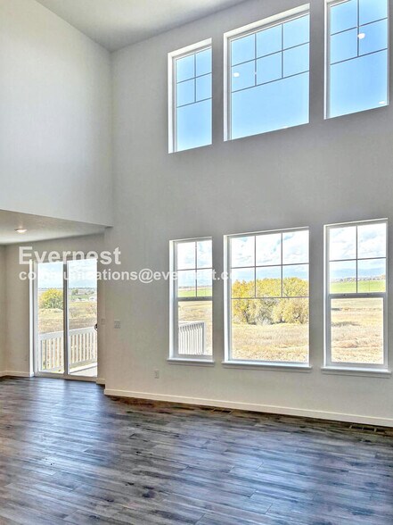 Building Photo - 740 Columbia St