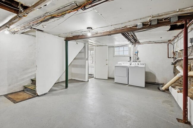 Building Photo - 247 Liberty Corner Rd