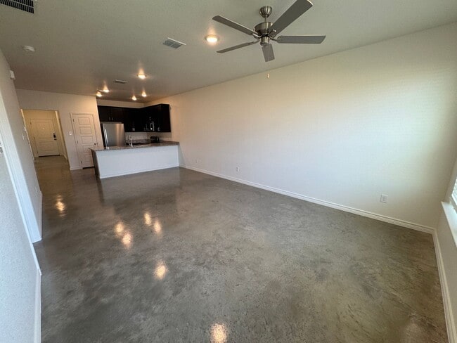 Building Photo - 636 Pacific Crest Trl