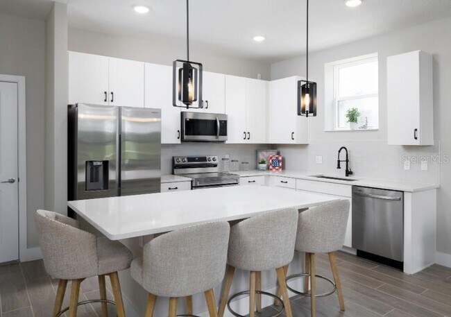 Building Photo - 2108 Broome St