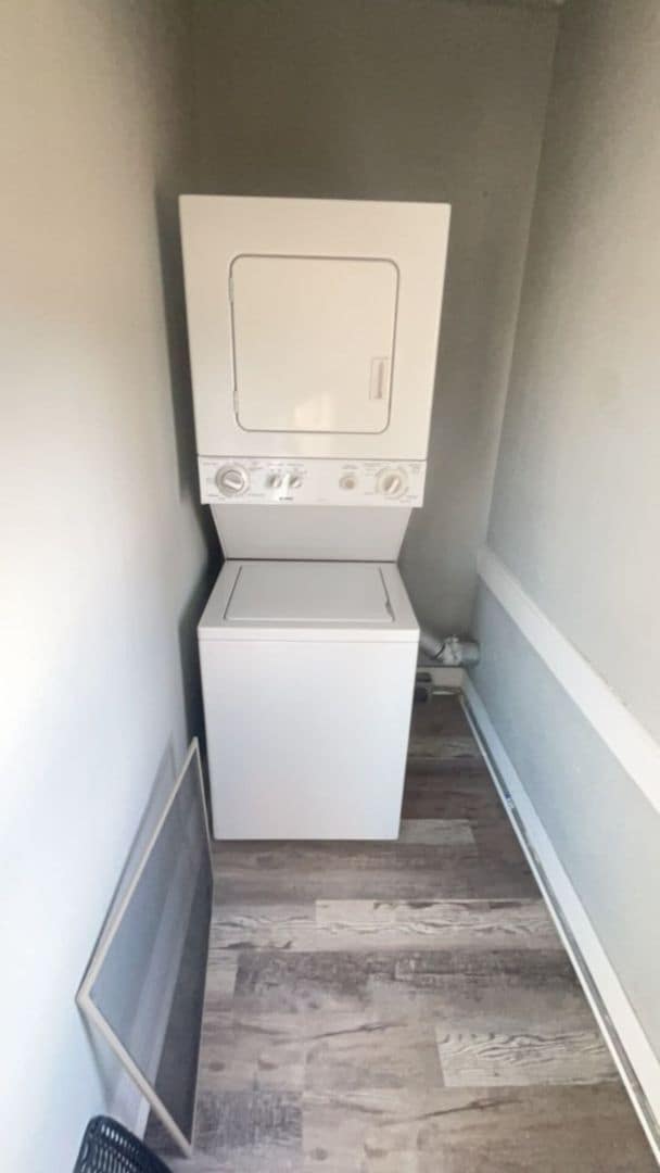 Building Photo - Winter Monthly Price Reduced!