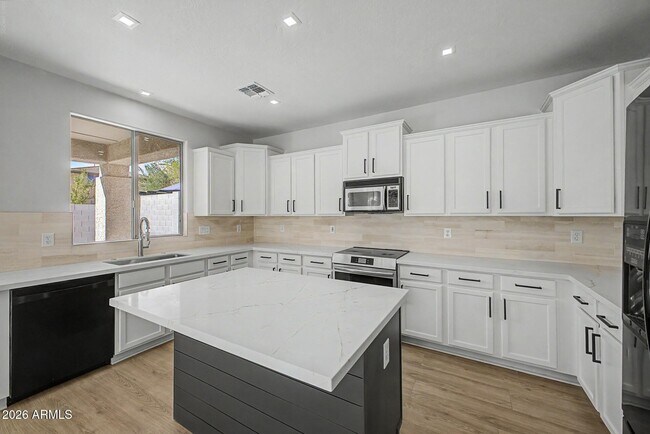 Building Photo - 7062 W Andrew Ln