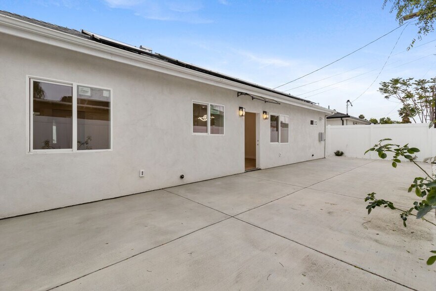 Primary Photo - 8853 Remick Ave