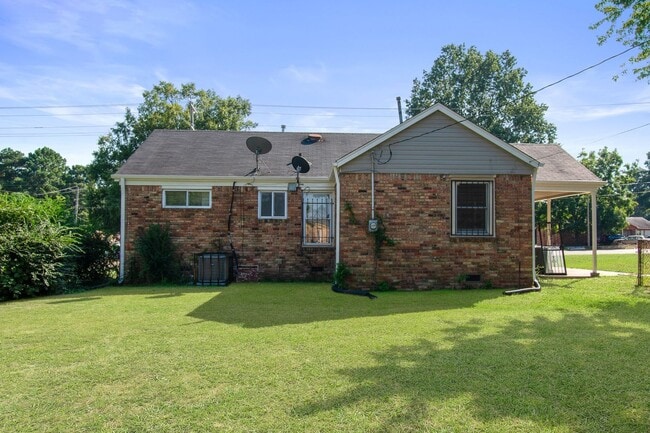 Building Photo - VOUCHERS ACCEPTED!!  Fully Updated 3BR/1B ...