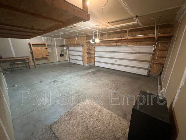 Building Photo - 4829 S Wilson Ave