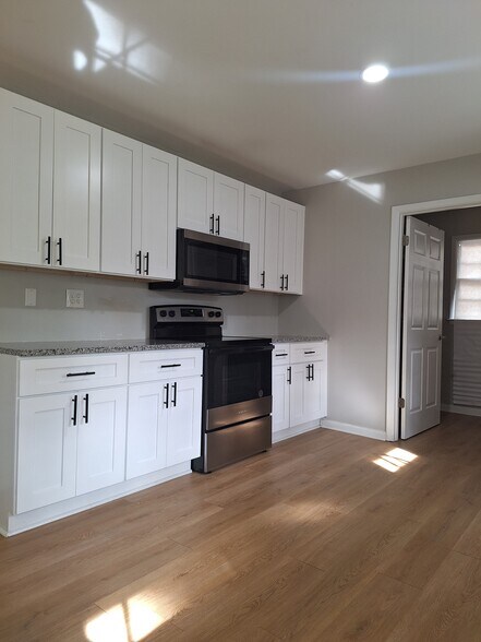 Building Photo - 1605 Brockett Rd