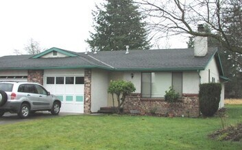 Building Photo - 2 Bedroom, 1 Bathroom Duplex in Blaine