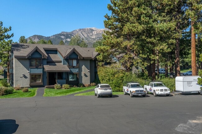 Building Photo - Spacious Snowcreek III Condo – Winter Rental