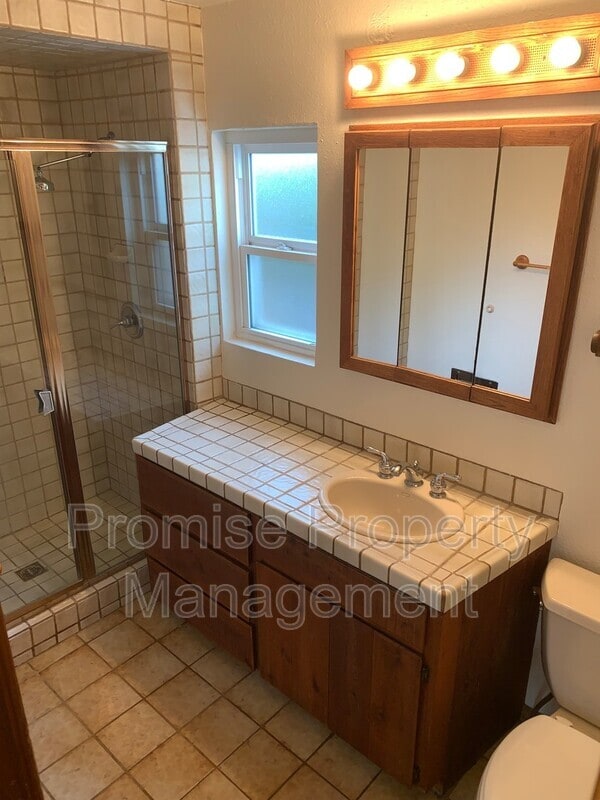 Building Photo - 934 S Myers St