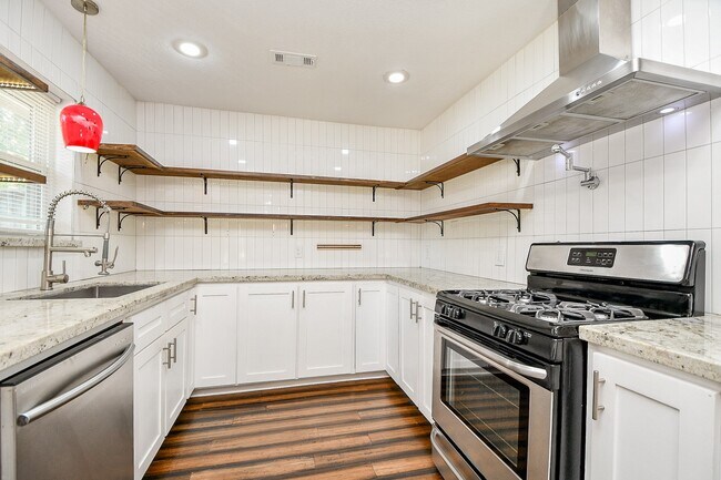 Building Photo - 5715 Ettrick Dr