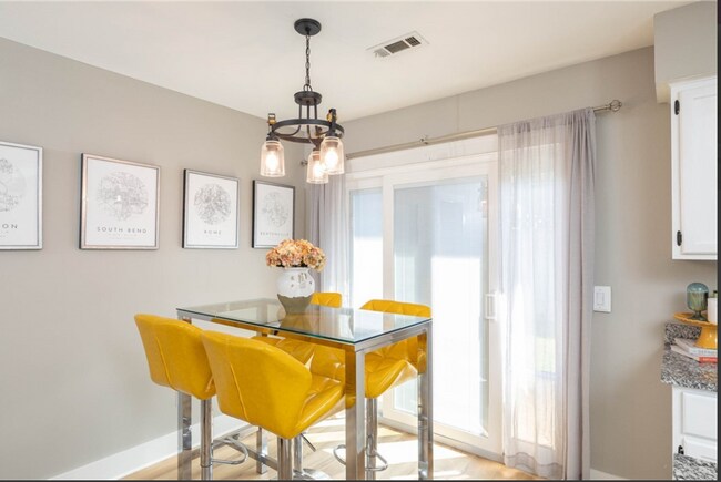 Building Photo - BEAUTIFUL 3 Bedroom 2 Full bath home locat...