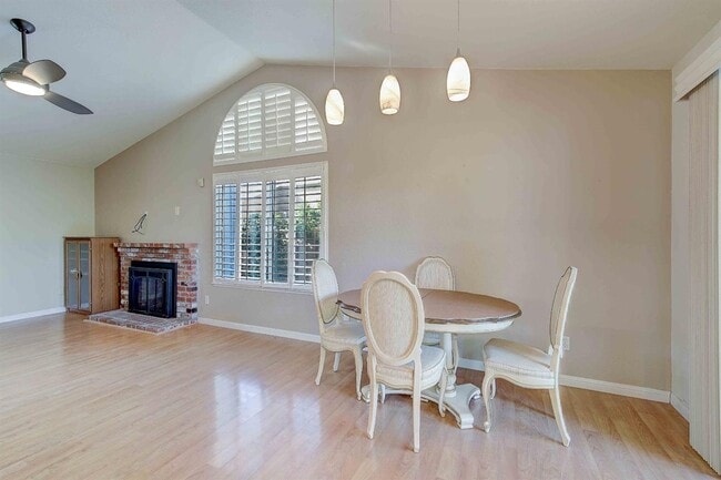 Building Photo - Updated 3 Bedroom Home on Quiet Court with Covered Patio