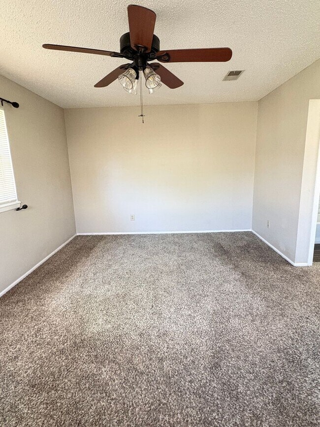 Building Photo - 4 Bed 2 Bath Remodeled Home in Miller Elementary Zone with Solar Panels