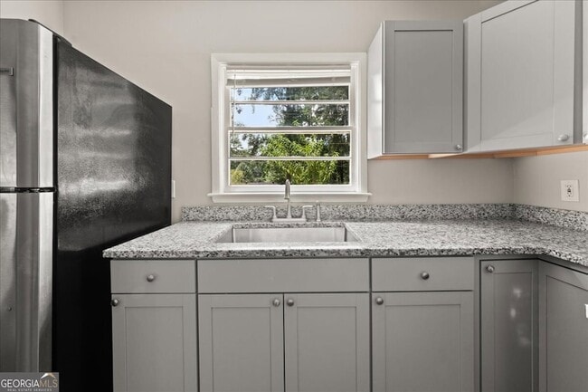 Building Photo - 1935 Handley Ave SW