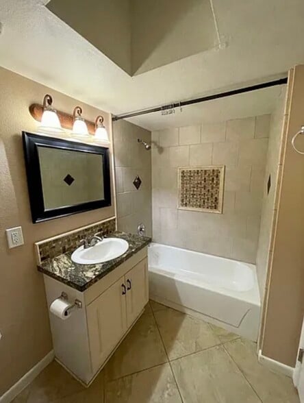 Building Photo - 2446 E 5th Pl