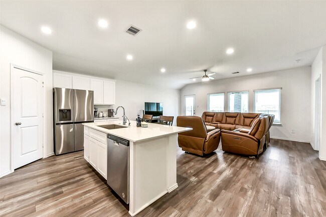 Building Photo - 3041 Emerald Ocean Dr
