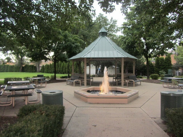 Building Photo - 7610 W Grand Ave