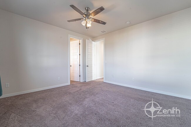 Building Photo - Move In By 12/31 + Pay No Rent Until Febru...