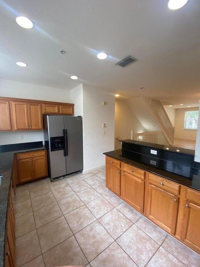 Building Photo - 410 Amador Ln