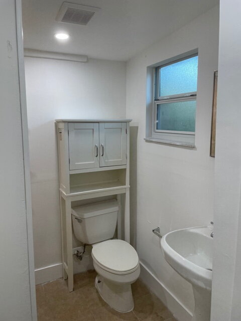 Building Photo - Charming 1-Bedroom in North Miami Beach