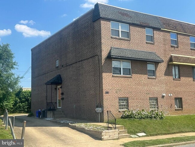 Primary Photo - 9223 Alton St