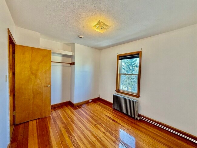 Building Photo - 156 Main St